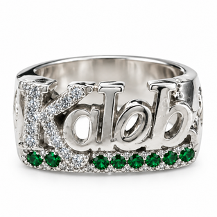 Anillo de nombre personalizado con moissanitas verdes y blancas en plata 925 chapada en oro blanco