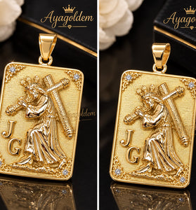 Medalla de oro 18k Jesús Nazareno cargando la cruz con moissanita