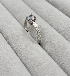 Anillo Solitario Oro Blanco con Moissanita VVS