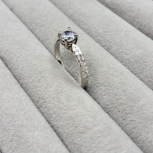 Anillo Solitario Oro Blanco con Moissanita VVS