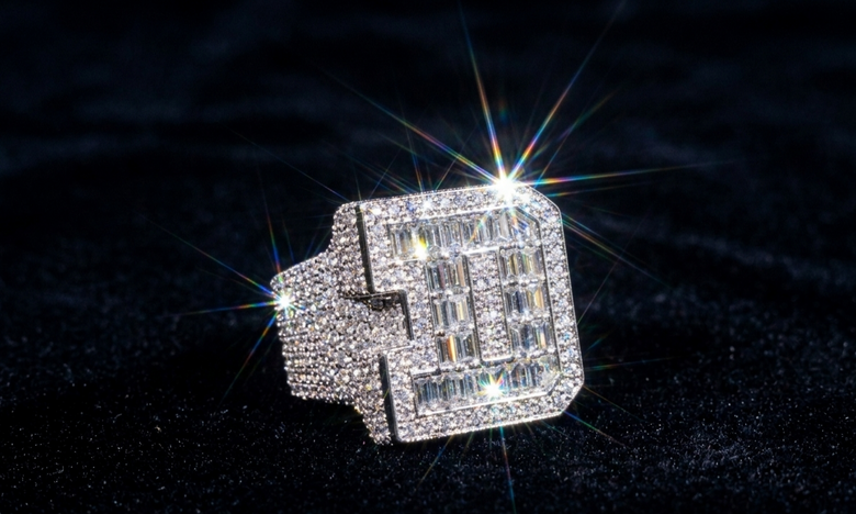 ANILLO DE INICIAL EN MOISSANITAS — AyAGOLDEM